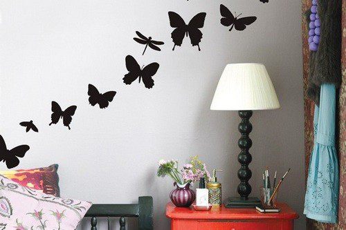 Расположение бабочек на стене