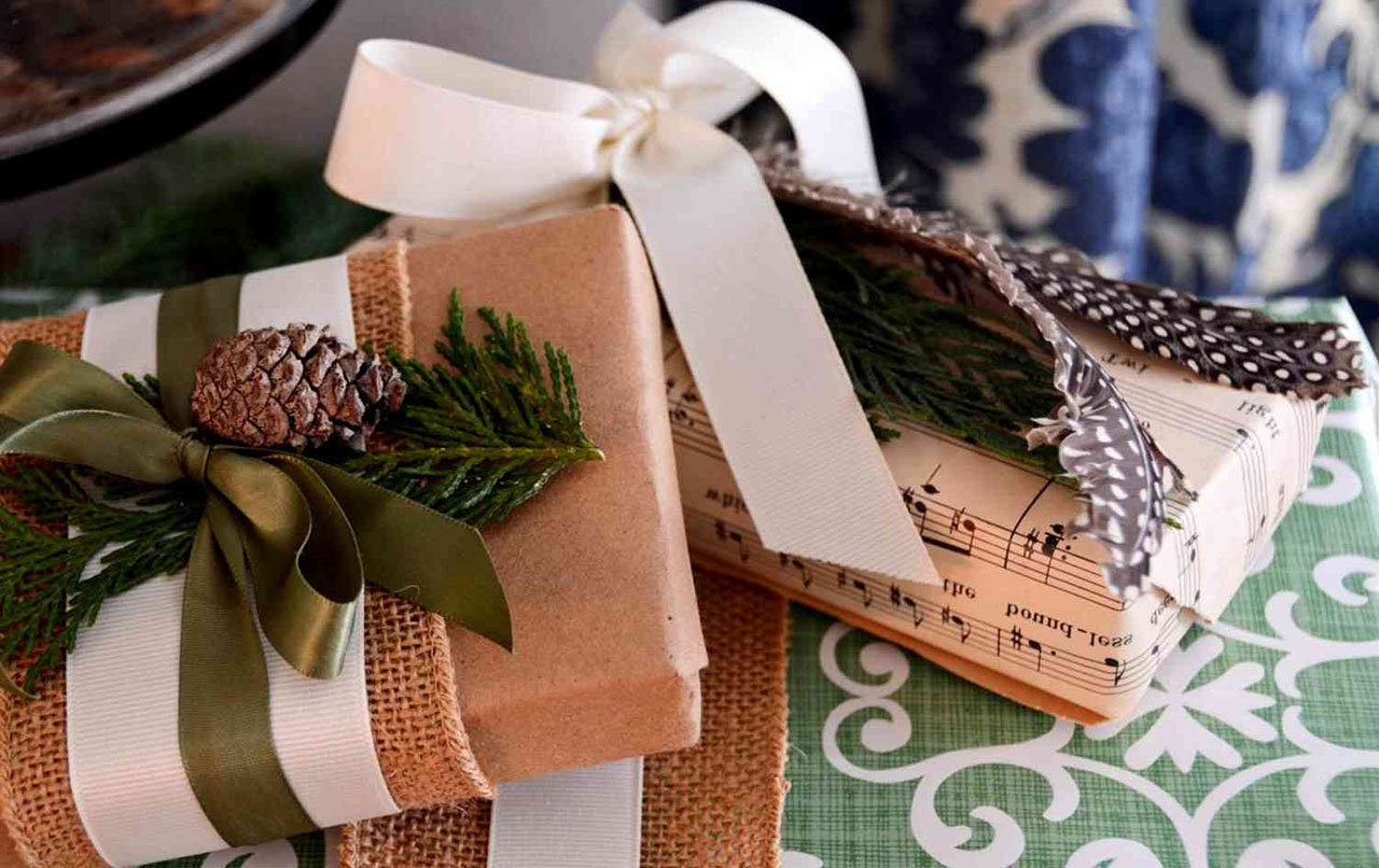 Как красиво упаковать подарок в подарочную бумагу своими руками - фото  оригинальной упаковки подарков